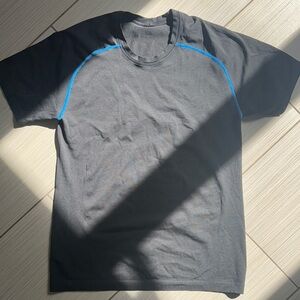 Men’s Lululemon Black tee (MEDIUM)